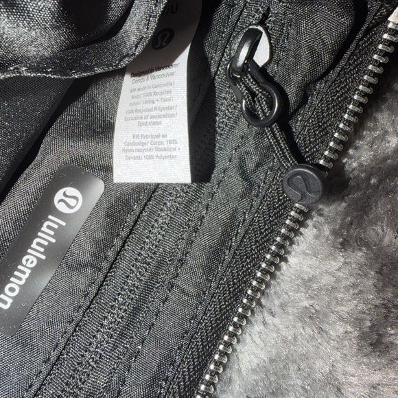 lululemon Classic Black Mini Shoulder Bag 1L - Picture 5 of 5